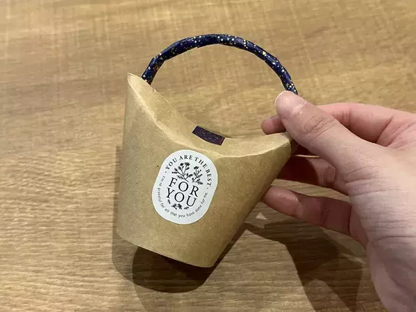 セリアの紙コップでラッピング！　バレンタインにぴったりな活用法に「めちゃくちゃオシャレ…」