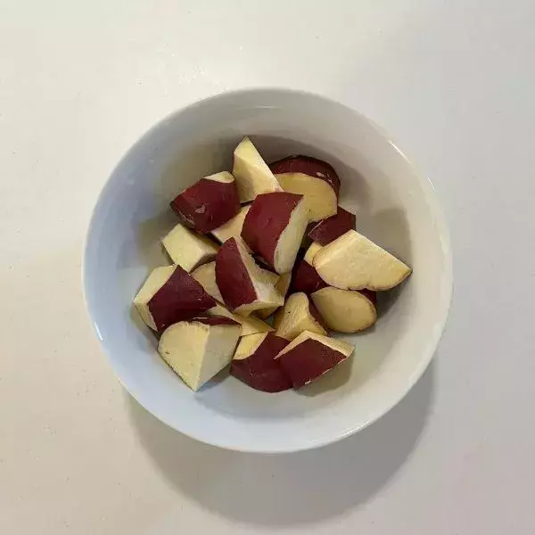 サツマイモと『カンロ飴』を炊飯器へ　炊いた結果に「早速作る」「ビックリ」