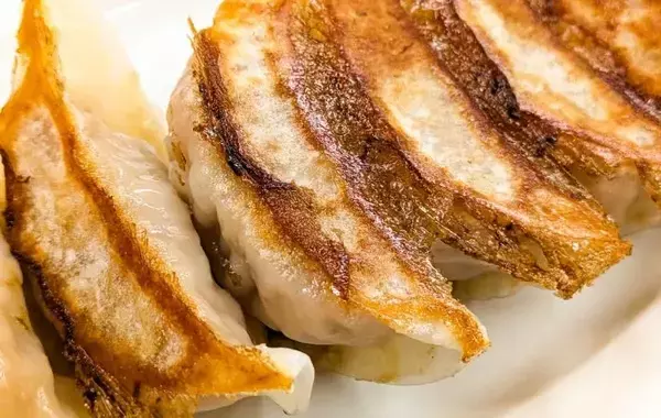 フライパンに皮とタネを重ねて？　完成したモノに「家族が大絶賛」【時短レシピ4選】