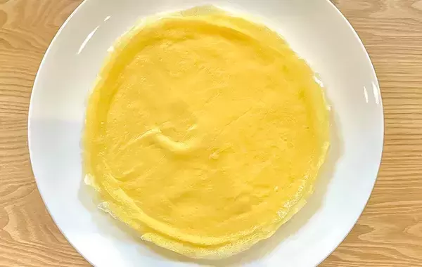 卵液にちょっと混ぜてみて！　薄焼き卵の意外な具材に「もう破れない」「お店みたい！」
