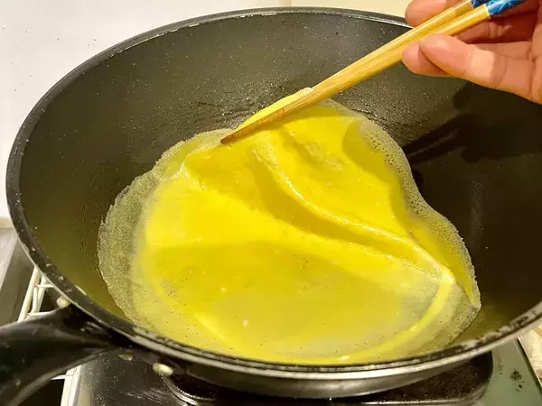 卵液にちょっと混ぜてみて！　薄焼き卵の意外な具材に「もう破れない」「お店みたい！」