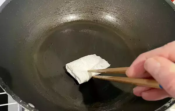 卵液にちょっと混ぜてみて！　薄焼き卵の意外な具材に「もう破れない」「お店みたい！」