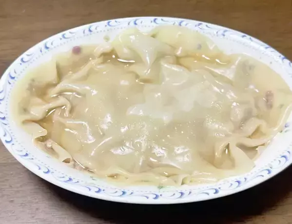 ポリ袋で混ぜてチンするだけ！　“包まない小籠包”が驚くほどジューシー