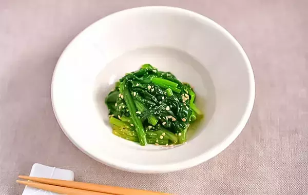 ほうれん草は切ってゆでる？そのまま？　試した結果に「甘みが違う」【管理栄養士監修】