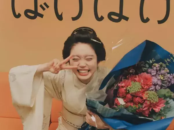 『ばけばけ』クランクアップ！髙石あかりが笑顔でピース　制作発表の時に語っていたのは？