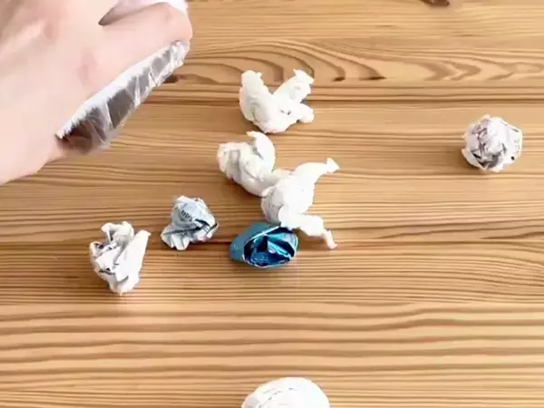 開閉もゴミ捨ても簡単！　100円ショップのポーチで作る『ゴミ箱』に「最高です」「これだ！」