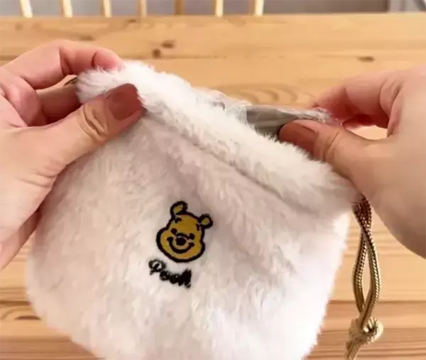 開閉もゴミ捨ても簡単！　100円ショップのポーチで作る『ゴミ箱』に「最高です」「これだ！」