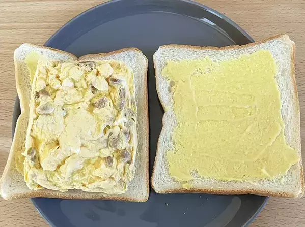 タッパーで『卵と納豆』を混ぜた後…　できたものが“ホテル級の仕上がり”で家族が絶賛！