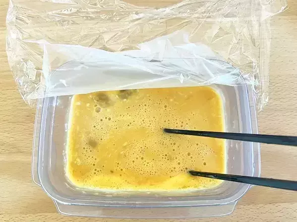 タッパーで『卵と納豆』を混ぜた後…　できたものが“ホテル級の仕上がり”で家族が絶賛！