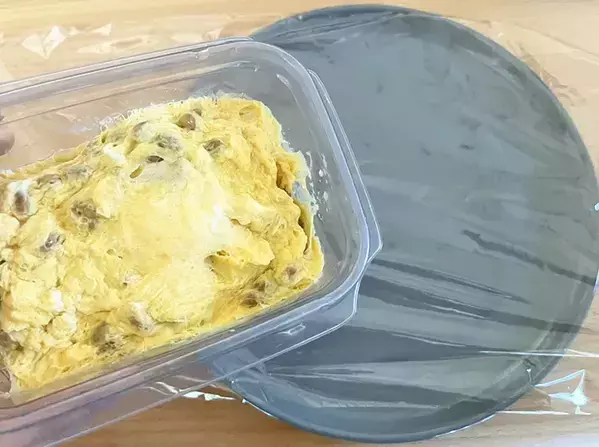 タッパーで『卵と納豆』を混ぜた後…　できたものが“ホテル級の仕上がり”で家族が絶賛！