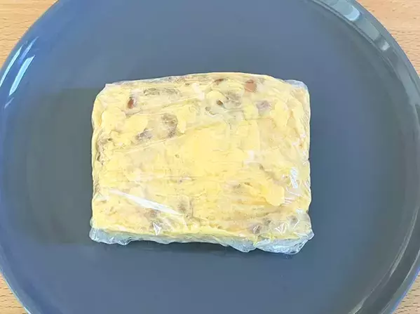 タッパーで『卵と納豆』を混ぜた後…　できたものが“ホテル級の仕上がり”で家族が絶賛！