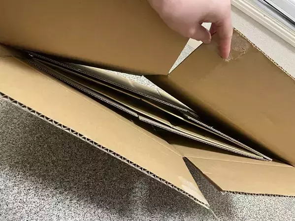 ひっくり返さず結べる『4の字』、しっかり結べる『キの字』　ダンボールのまとめ方2種類を比較したら…？