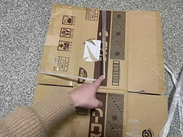 ひっくり返さず結べる『4の字』、しっかり結べる『キの字』　ダンボールのまとめ方2種類を比較したら…？