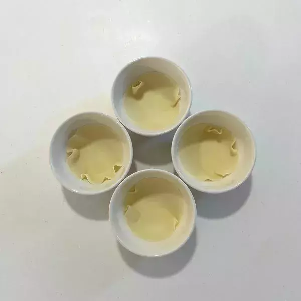 餃子の皮を肉の上に『被せる』だけ　蒸し上がった姿に「肉汁すごい」「すごい発想」