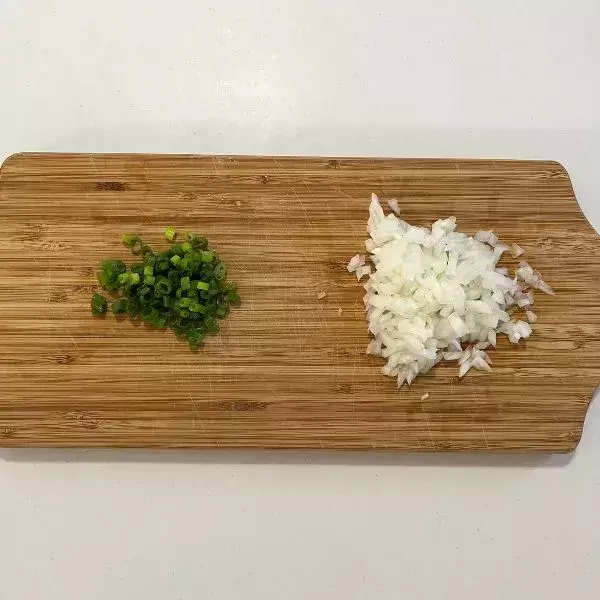 餃子の皮を肉の上に『被せる』だけ　蒸し上がった姿に「肉汁すごい」「すごい発想」