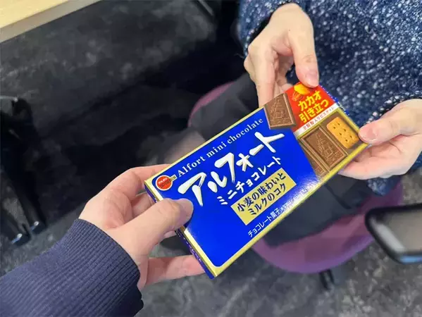 「これはいいアイディア！天才的」　アルフォートにチョコペンで書いたらバレンタイン準備完了