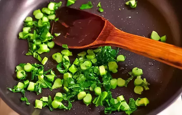 ブロッコリーの細い茎と葉　意外な食べ方に「もう捨てない！」