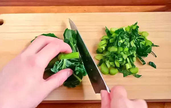 ブロッコリーの細い茎と葉　意外な食べ方に「もう捨てない！」