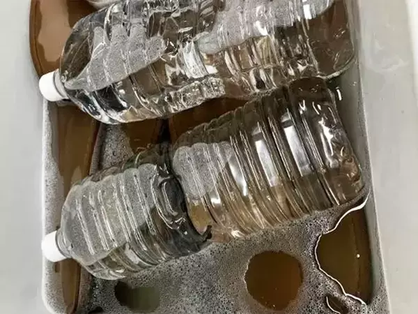 洗ったスリッパ、どう干す？　しっかり中まで乾く干し方【プロ監修】