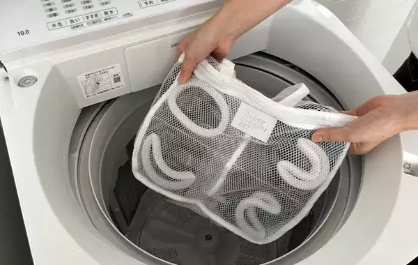 洗ったスリッパ、どう干す？　しっかり中まで乾く干し方【プロ監修】