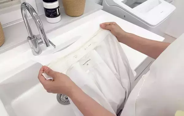 とりあえず入れるのやめて！　洗濯のプロが教える「漂白剤の使い方」