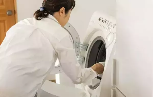 とりあえず入れるのやめて！　洗濯のプロが教える「漂白剤の使い方」