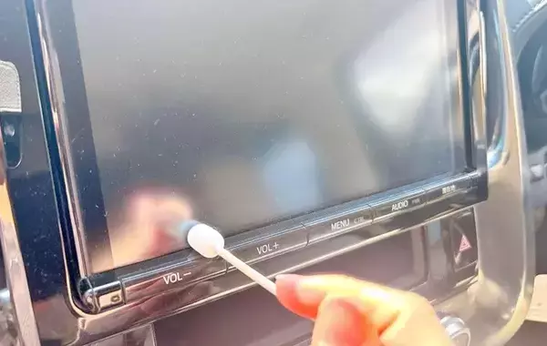 セリアの綿棒で「ストレス解消！」　掃除に使うテクに「家中がきれいになった」「リピ確定」