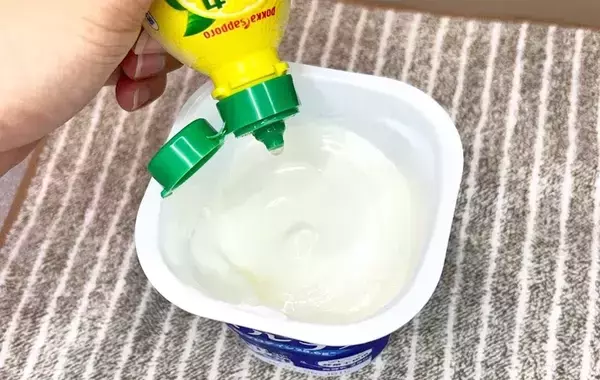 材料はココナッツサブレにヨーグルトとレモン汁！　『レアチーズケーキ風』を作ってみた