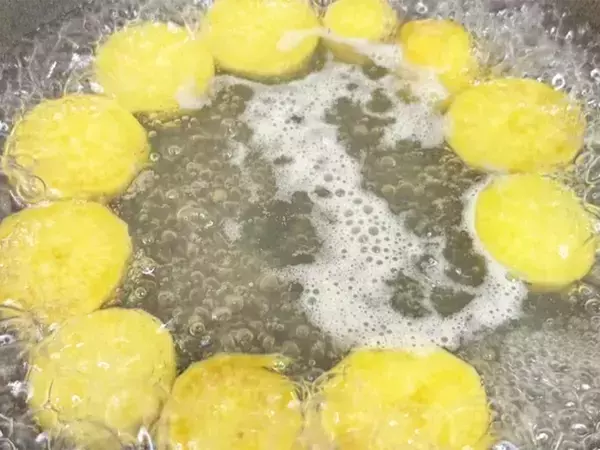 小さじ1杯入れてみて！　サツマイモのポタージュが『和風』に仕上がる意外な材料が？