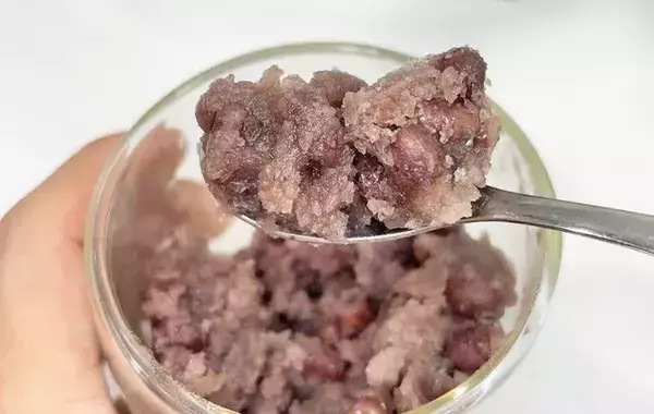 ジッパー袋にぜんざいを入れるだけ！　できた簡単おやつに「いい意味で裏切られた」