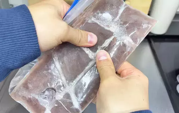 ジッパー袋にぜんざいを入れるだけ！　できた簡単おやつに「いい意味で裏切られた」