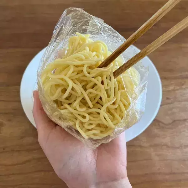 耐熱皿にラップを敷いて、卵を流すと？　完成した料理に家族が大絶賛！