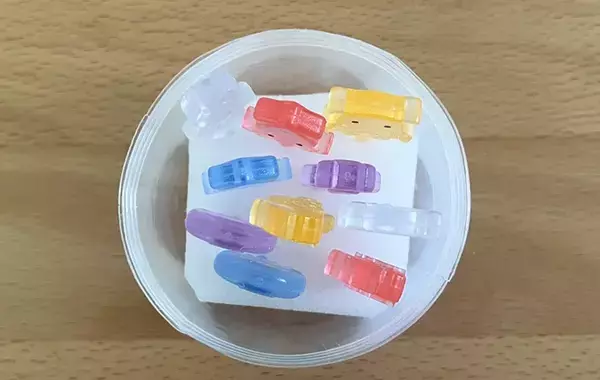 まだ捨てないで！　中身を使い終わった『爪楊枝ケース』にスポンジを入れると…【収納ワザ】