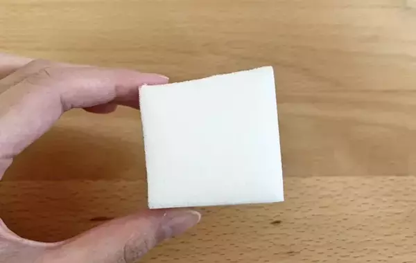 まだ捨てないで！　中身を使い終わった『爪楊枝ケース』にスポンジを入れると…【収納ワザ】