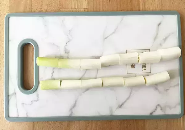 『長ネギの食べ方』にアッと驚く　料理家おすすめの簡単おかずに「こんなに甘くなるとは！」