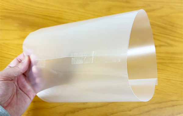 余ったクリアファイル1枚で「部屋の雰囲気が変わった！」　ゴミ箱の生活感を抑える裏技が？