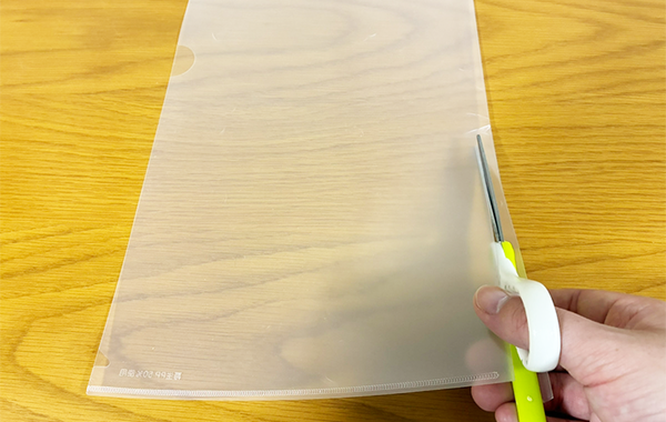 余ったクリアファイル1枚で「部屋の雰囲気が変わった！」　ゴミ箱の生活感を抑える裏技が？