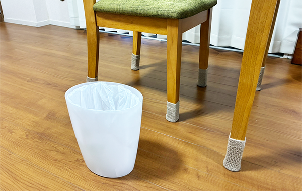 余ったクリアファイル1枚で「部屋の雰囲気が変わった！」　ゴミ箱の生活感を抑える裏技が？
