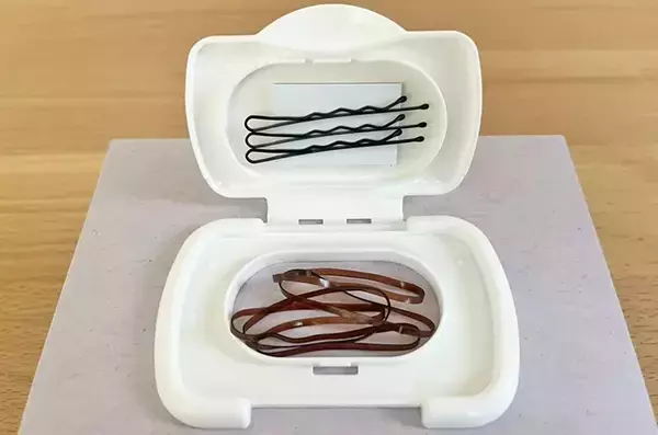 余った箱に『ウェットシートの蓋』を貼ったら…　朝の身支度がラクになった！【収納アイディア】