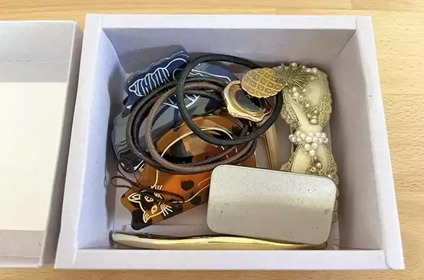 余った箱に『ウェットシートの蓋』を貼ったら…　朝の身支度がラクになった！【収納アイディア】