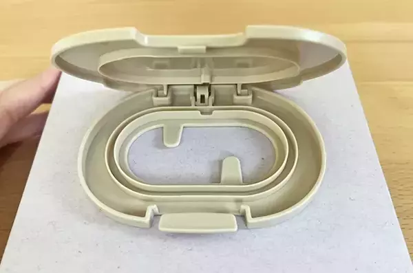 余った箱に『ウェットシートの蓋』を貼ったら…　朝の身支度がラクになった！【収納アイディア】