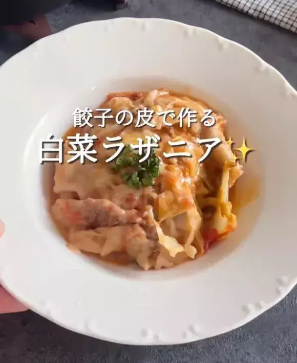 白菜の葉に『餃子の皮』を挟んで煮込むと？　完成した料理に「真似します」「おいしそう」