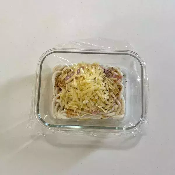 熱いうちに『卵』を混ぜると？　冷凍うどんの食べ方に「最高にウマい」「リピ確」