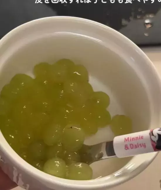 冷凍したキウイ　表面に水をかけると…「絶対やる」「次からコレ」