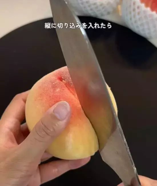 冷凍したキウイ　表面に水をかけると…「絶対やる」「次からコレ」