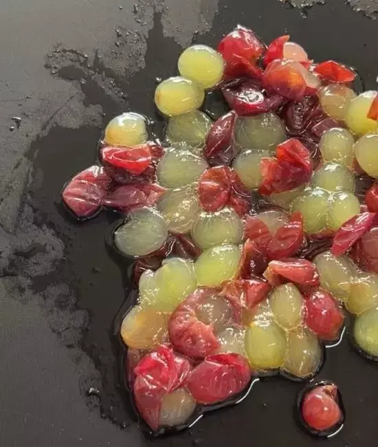 冷凍したキウイ　表面に水をかけると…「絶対やる」「次からコレ」