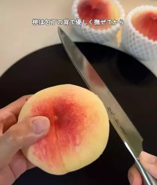 冷凍したキウイ　表面に水をかけると…「絶対やる」「次からコレ」