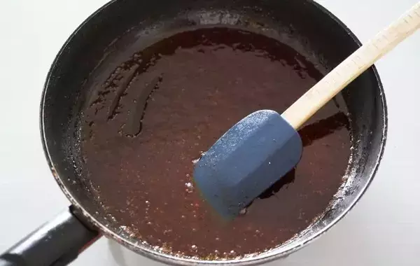 お気に入りの『おたま』がベタベタ　復活させる裏技に「知らなかった」「スッキリ」【調理器具のケア4選】