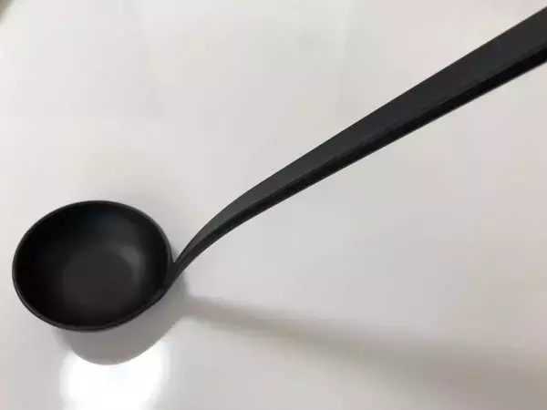 お気に入りの『おたま』がベタベタ　復活させる裏技に「知らなかった」「スッキリ」【調理器具のケア4選】