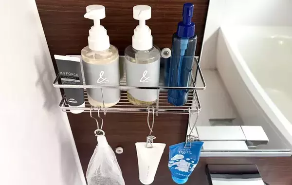 ボトルも洗面器も、床に置いてない？　ぬめりを防ぐ風呂場整理【3つのコツ】